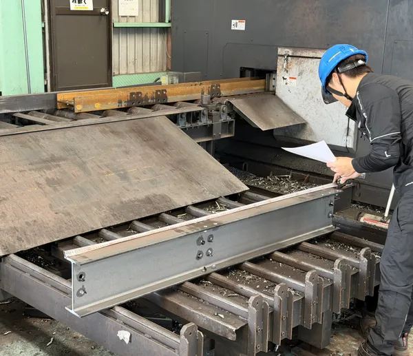 資材の点検をしている様子