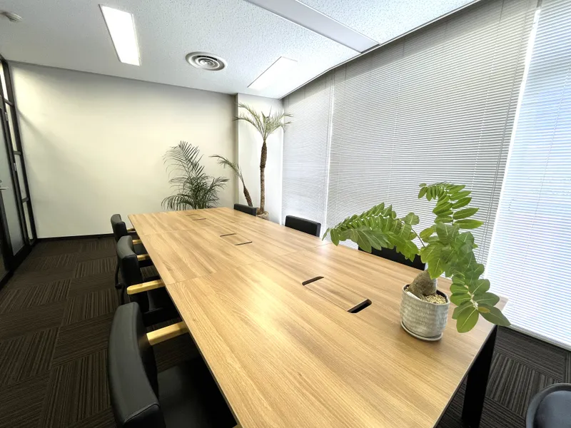 オフィスの会議室の空間