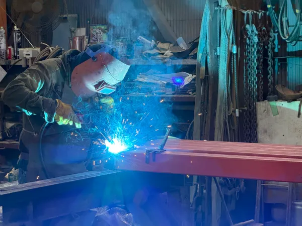 溶接をしている風景